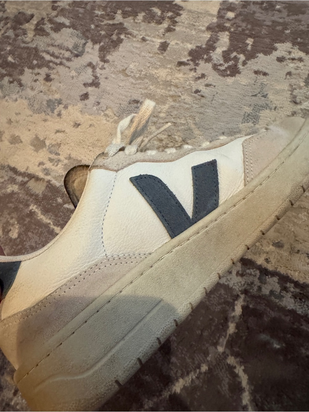 Veja V-90 Leather Sneaker - Picture 7 of 8